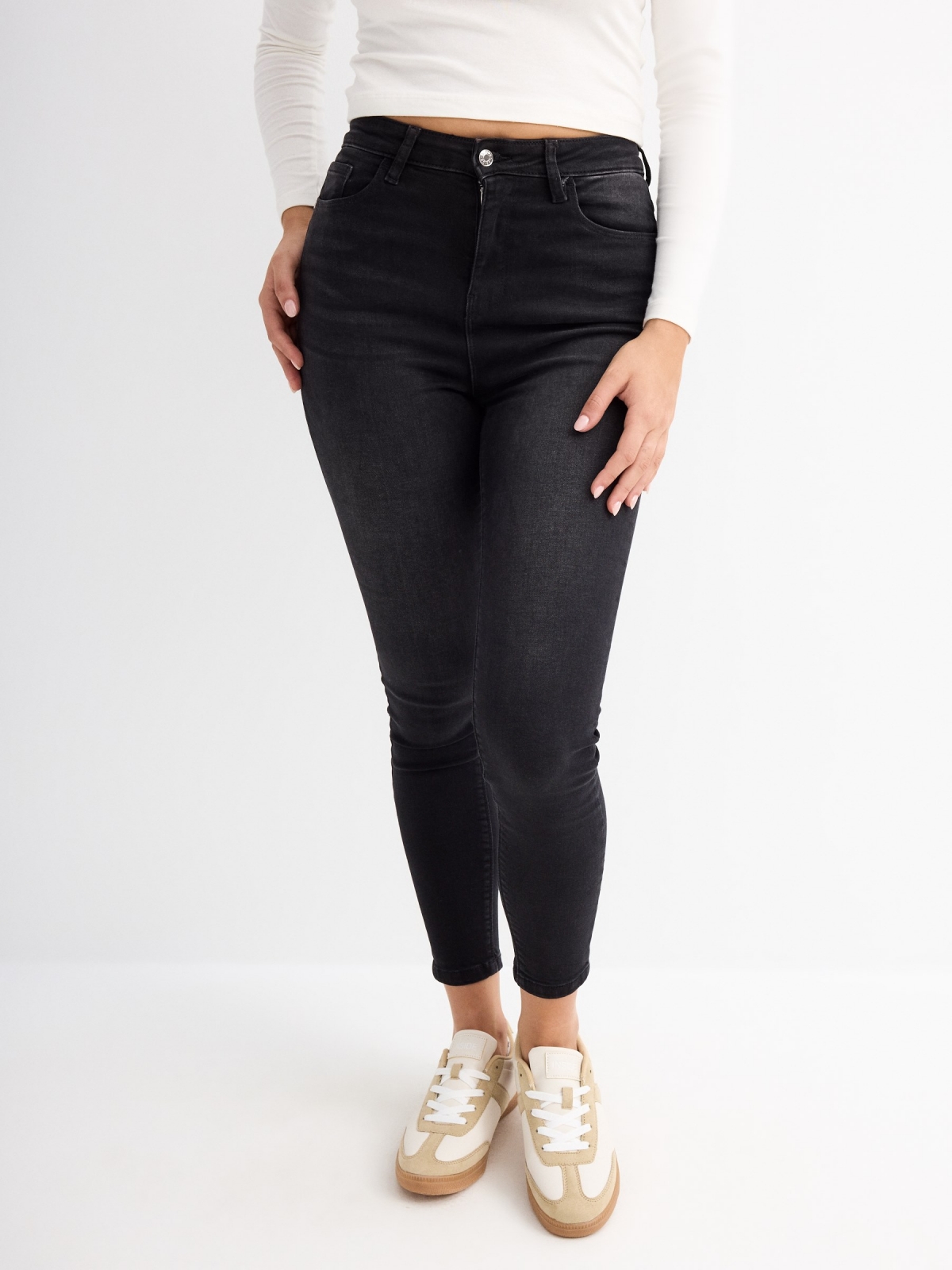 Black high rise skinny jeans black middle front view