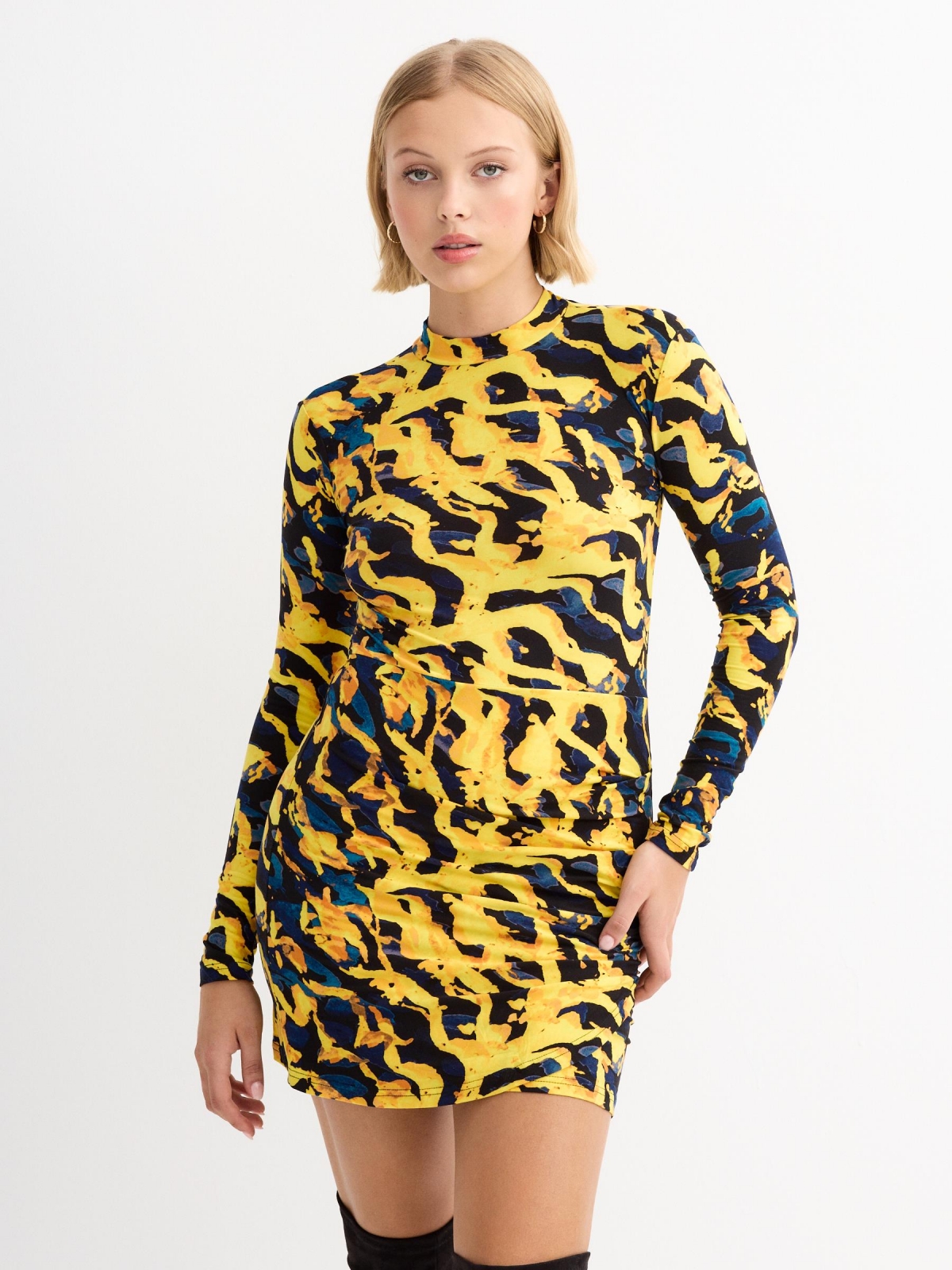 Vestido mini drapeado print amarelo vista frontal três quartos