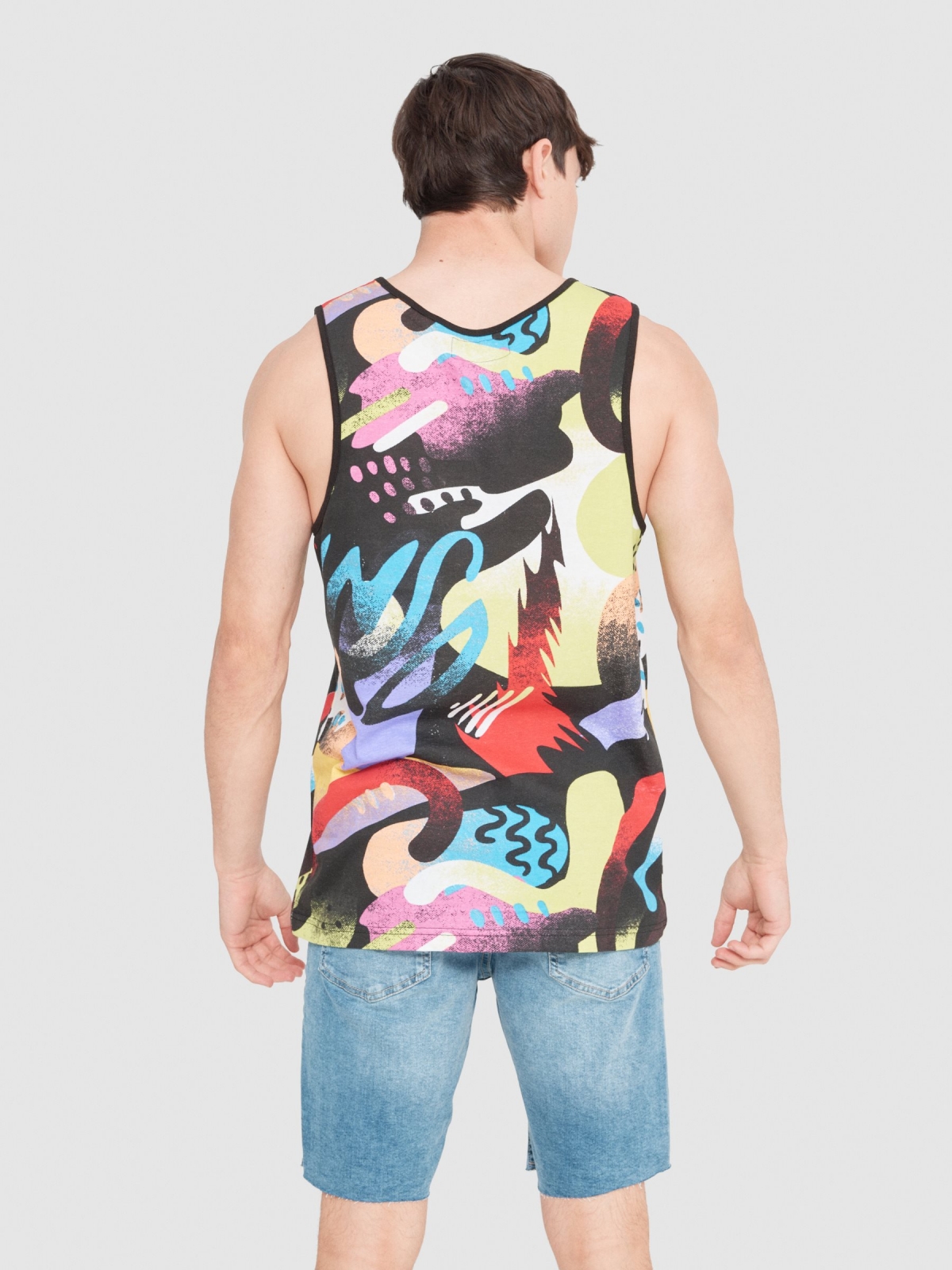 Camiseta tirantes manchas graffiti negro vista media trasera