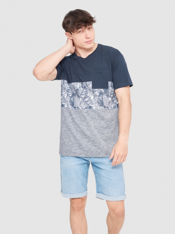 Textured T-shirt with pocket