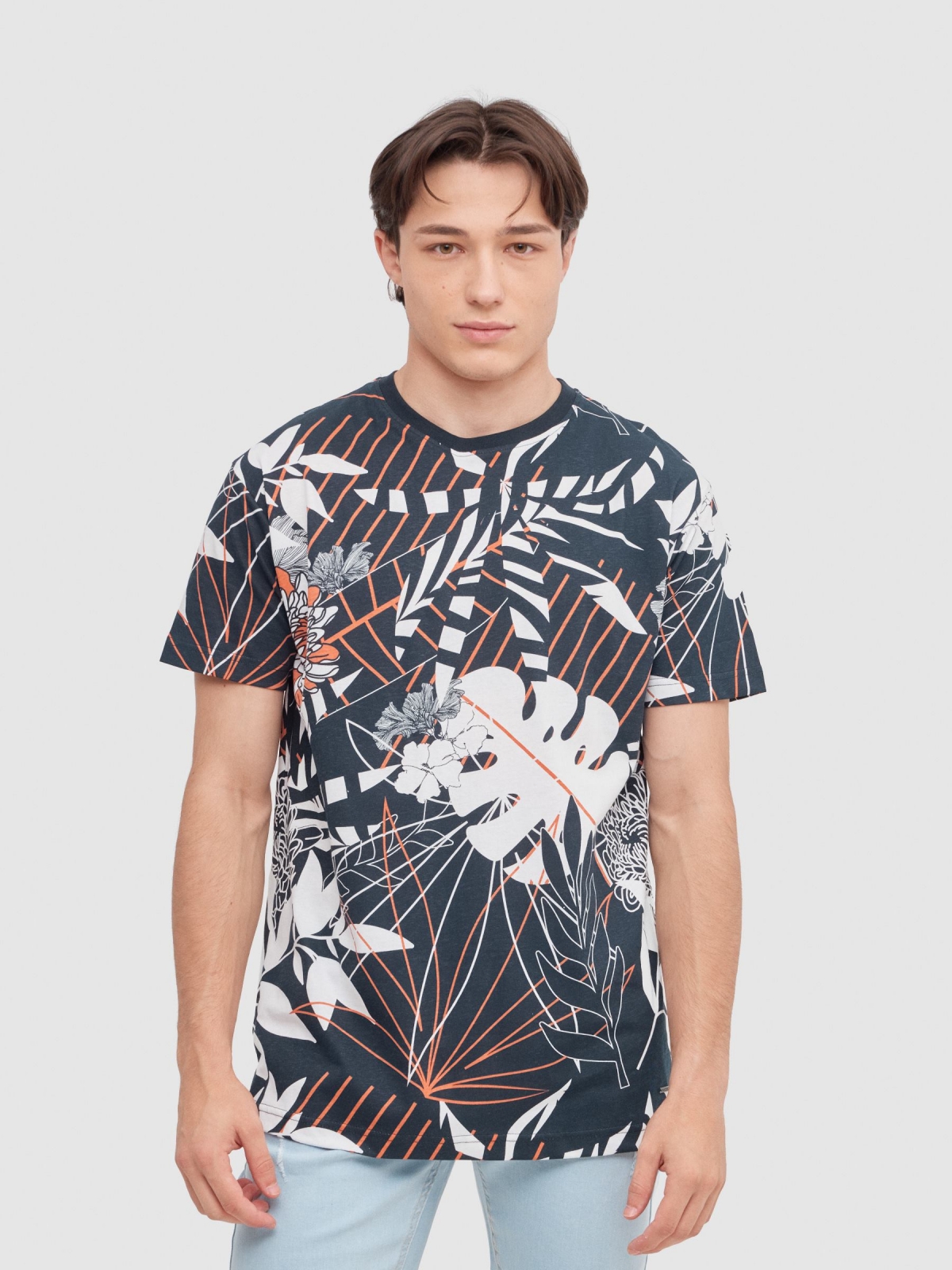 T-shirt com folhas tropicais