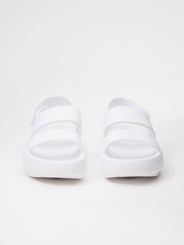 Pantufas de conforto branco vista detalhe