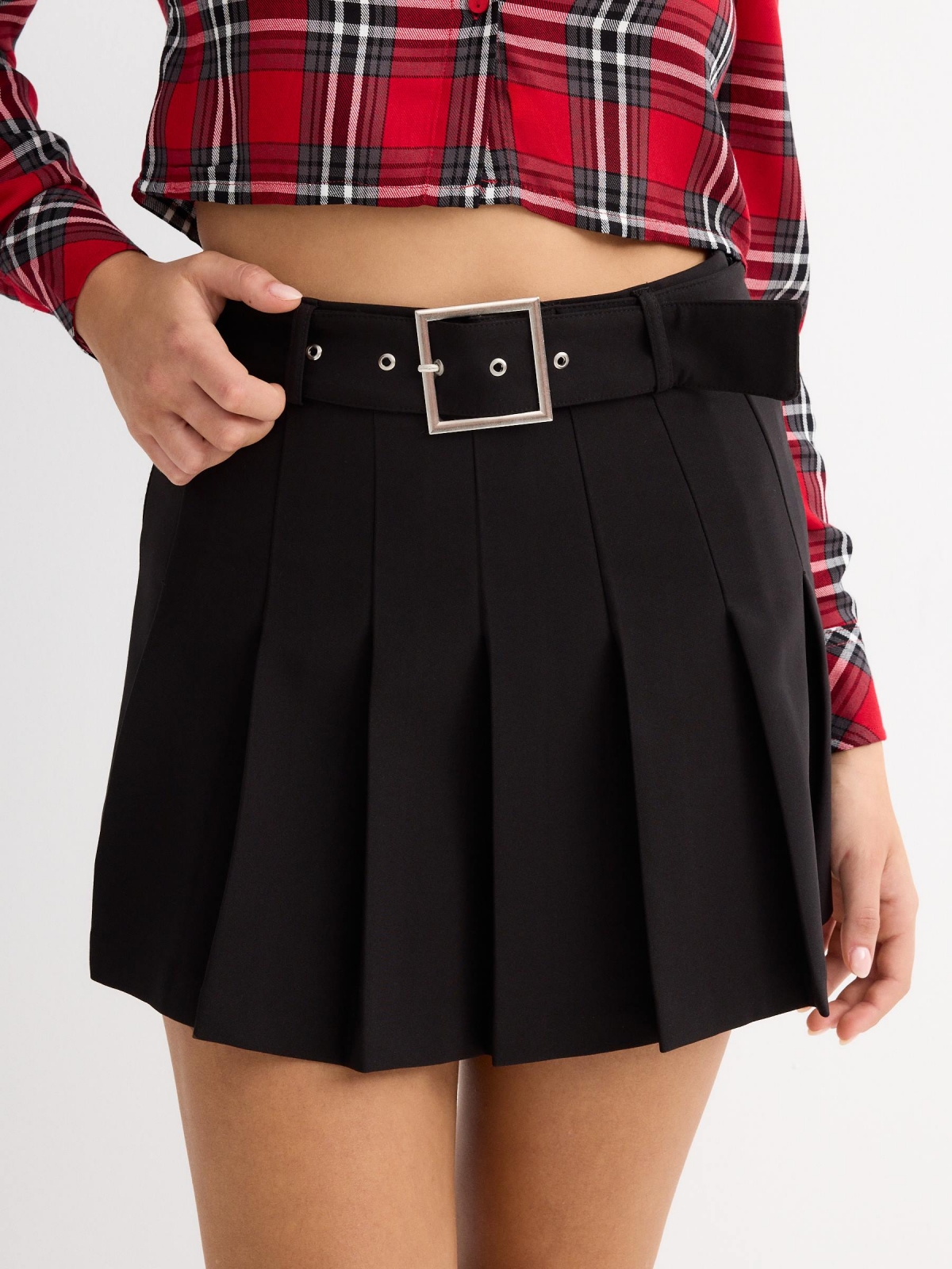 Falda mini tablillas negro vista detalle frontal