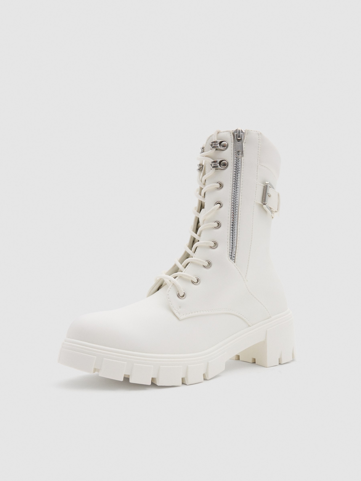 Bota militar branca branco vista detalhe