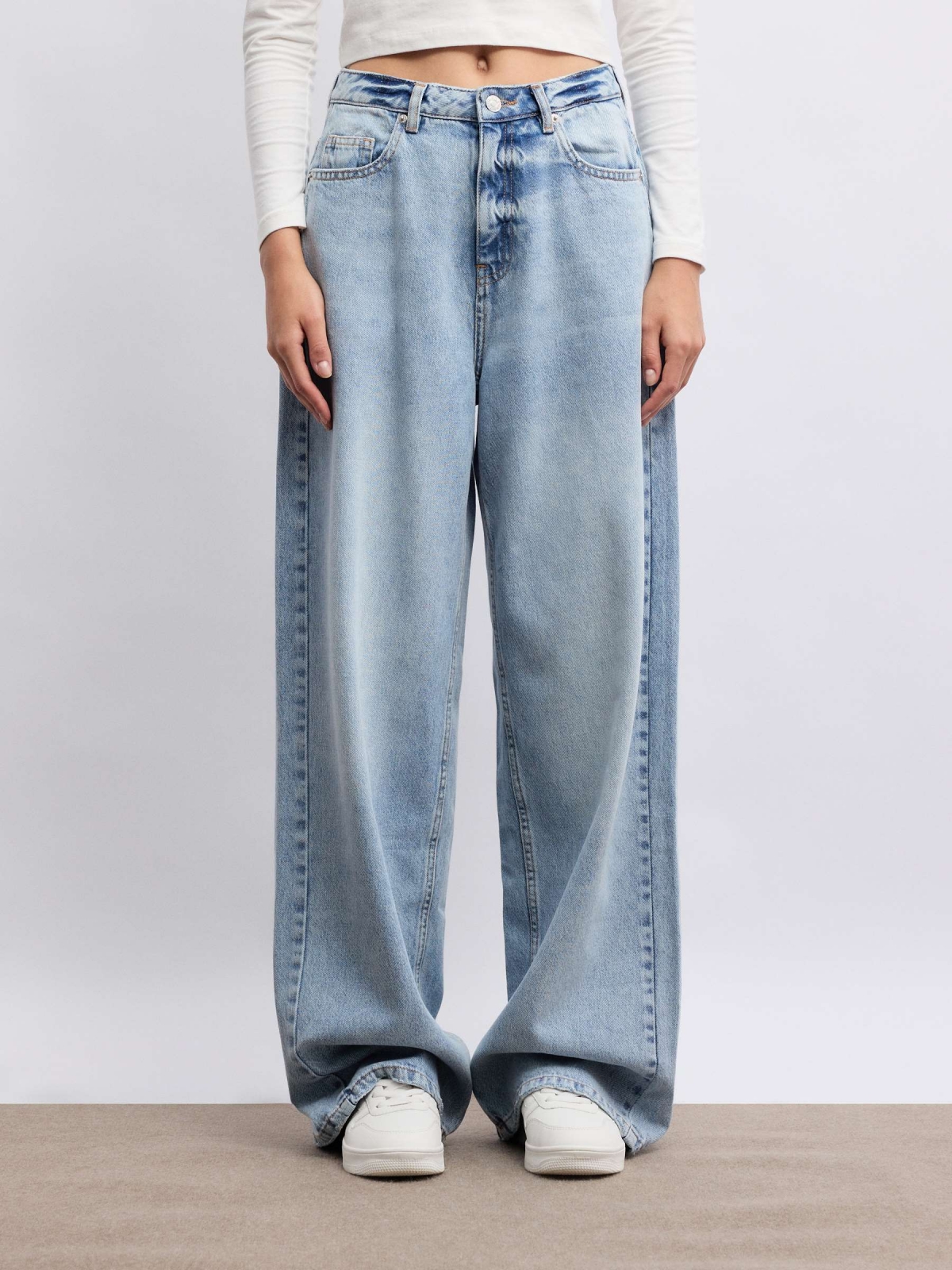 Jeans wide leg high rise light blue light blue middle front view