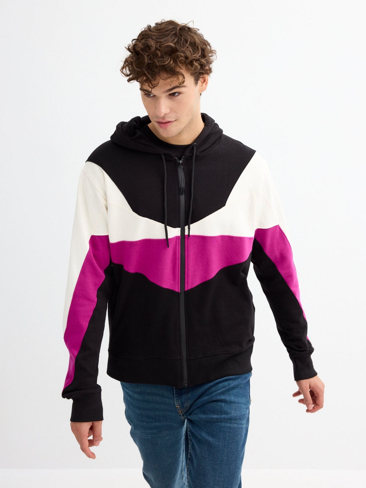 Sweatshirt com fecho de correr com capuz preto vista detalhe