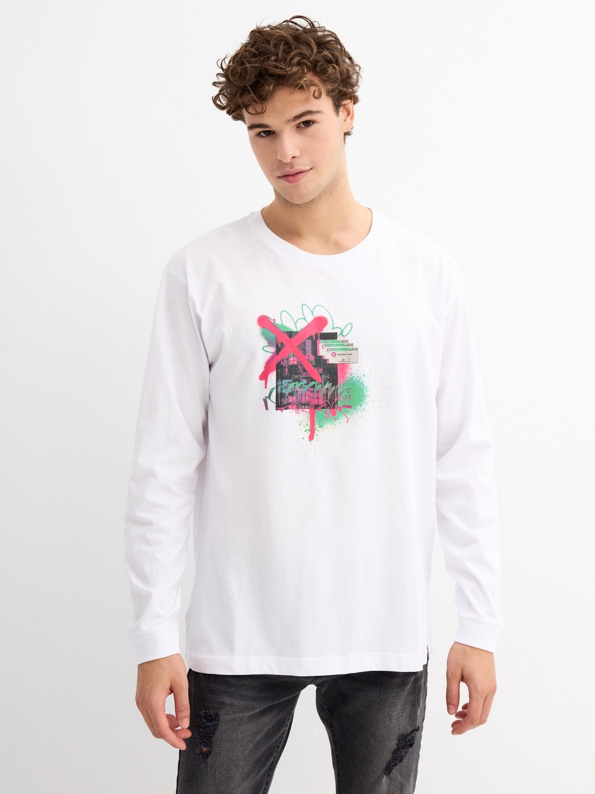 Graffiti print t-shirt white middle front view