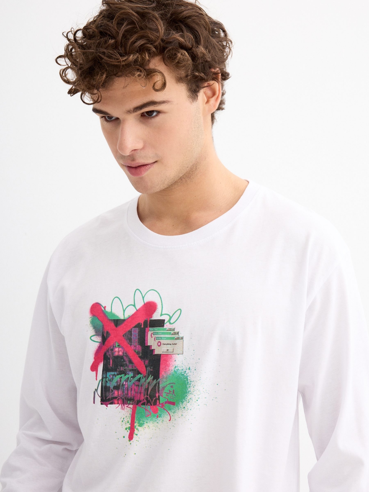 Graffiti print t-shirt white detail view