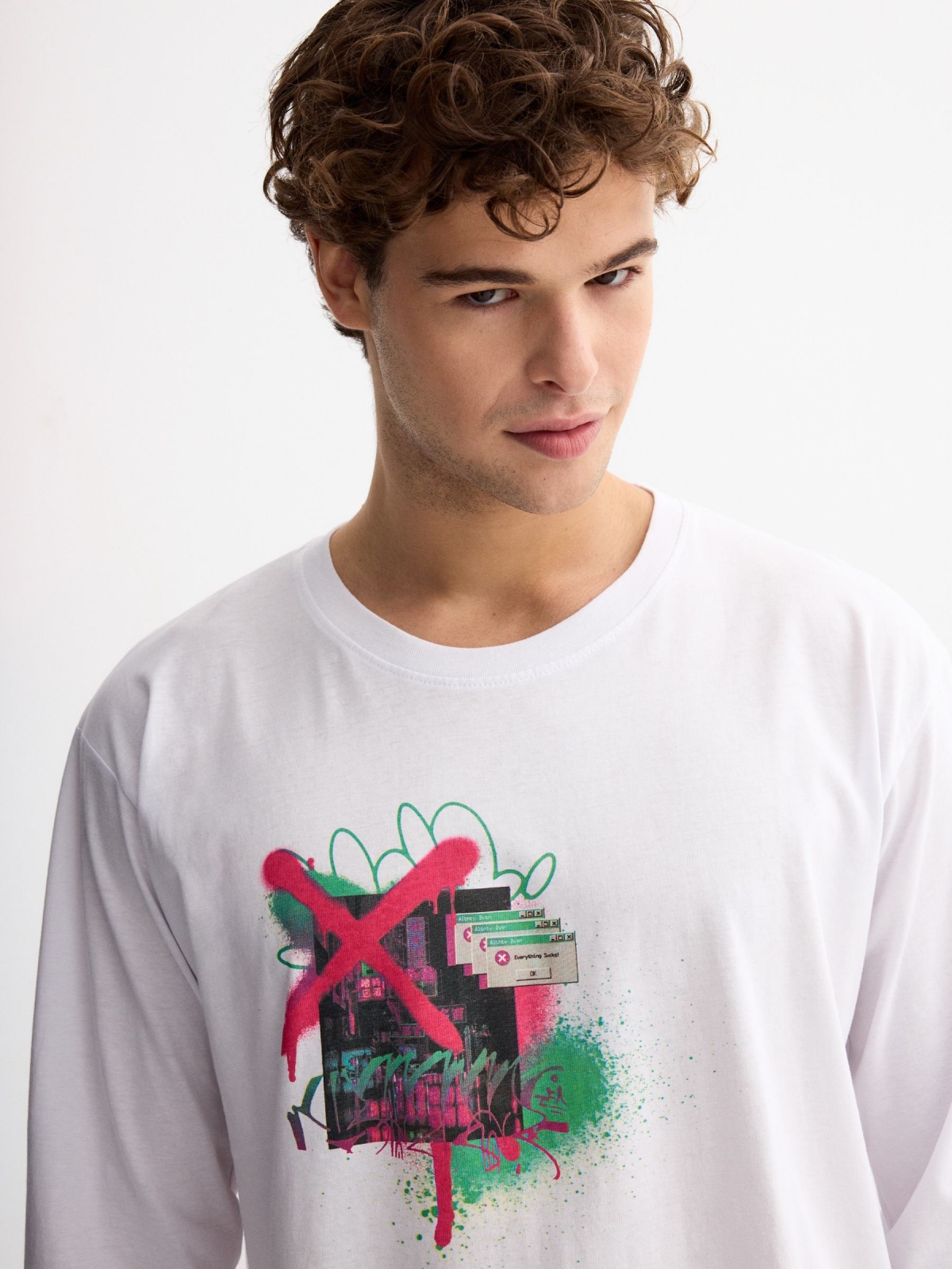 T-shirt de grafite branco vista detalhe