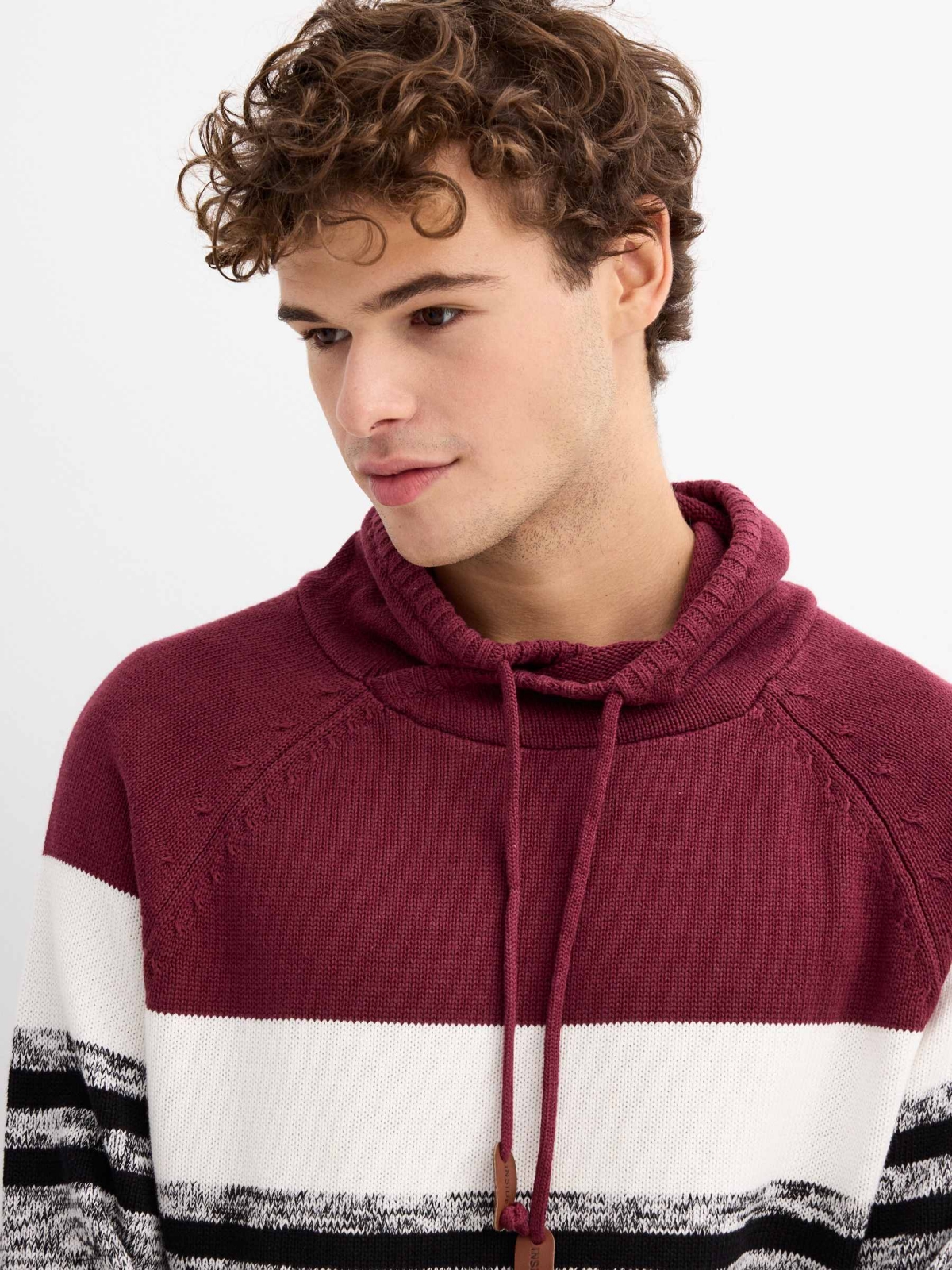 Block color turtleneck sweater burgundy detail view