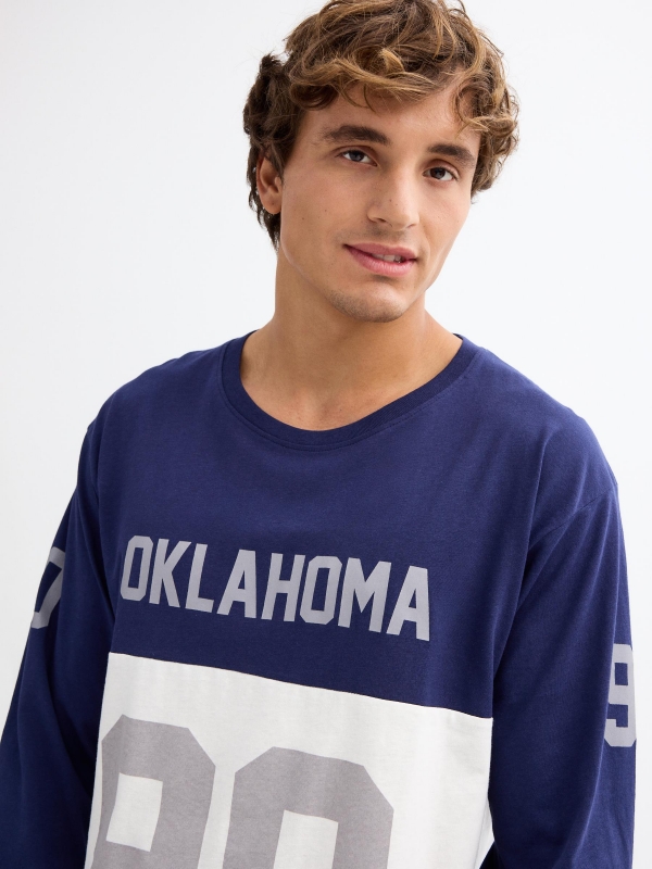 Camiseta universidade Oklahoma 90 azul marinho vista detalhe