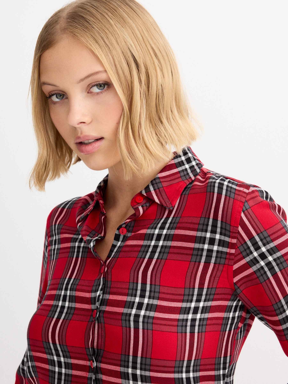 Camisa cropped xadrez vermelha vermelho vista detalhe